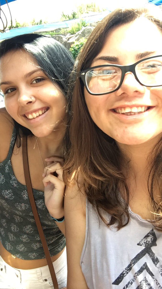 lizzalvarado's tweet photo. I miss my best friend ๐ข #AttatchmentIssues https://t.co/Aiex0yUrGc
