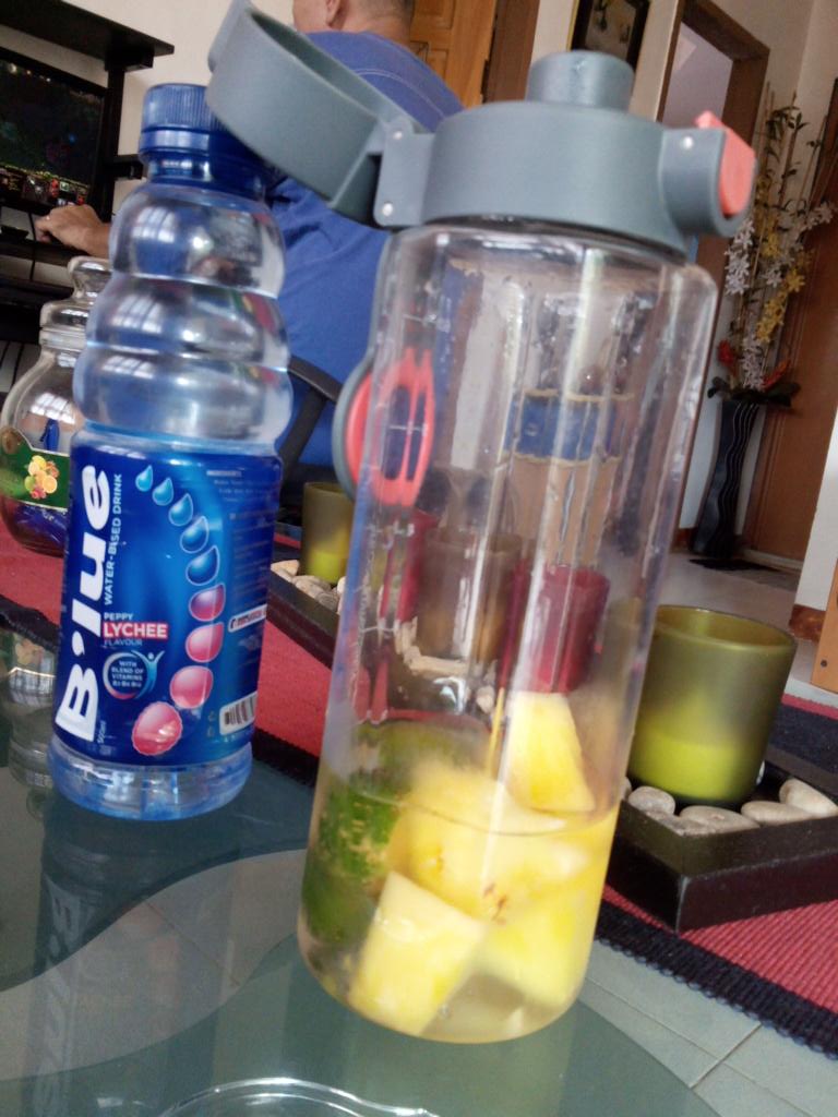 CastyDanz's tweet photo. hydrated after exercise..  💪💪💪 (dad in the background) )lol https://t.co/H6GJaCp0tv