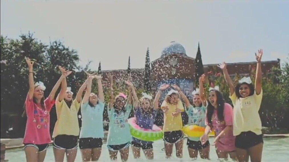 CHECK OUT OUR FALL 2016 RECRUITMENT VIDEO! Click the link below to watch it 💚❤️ youtu.be/XWRWC-QRyc0