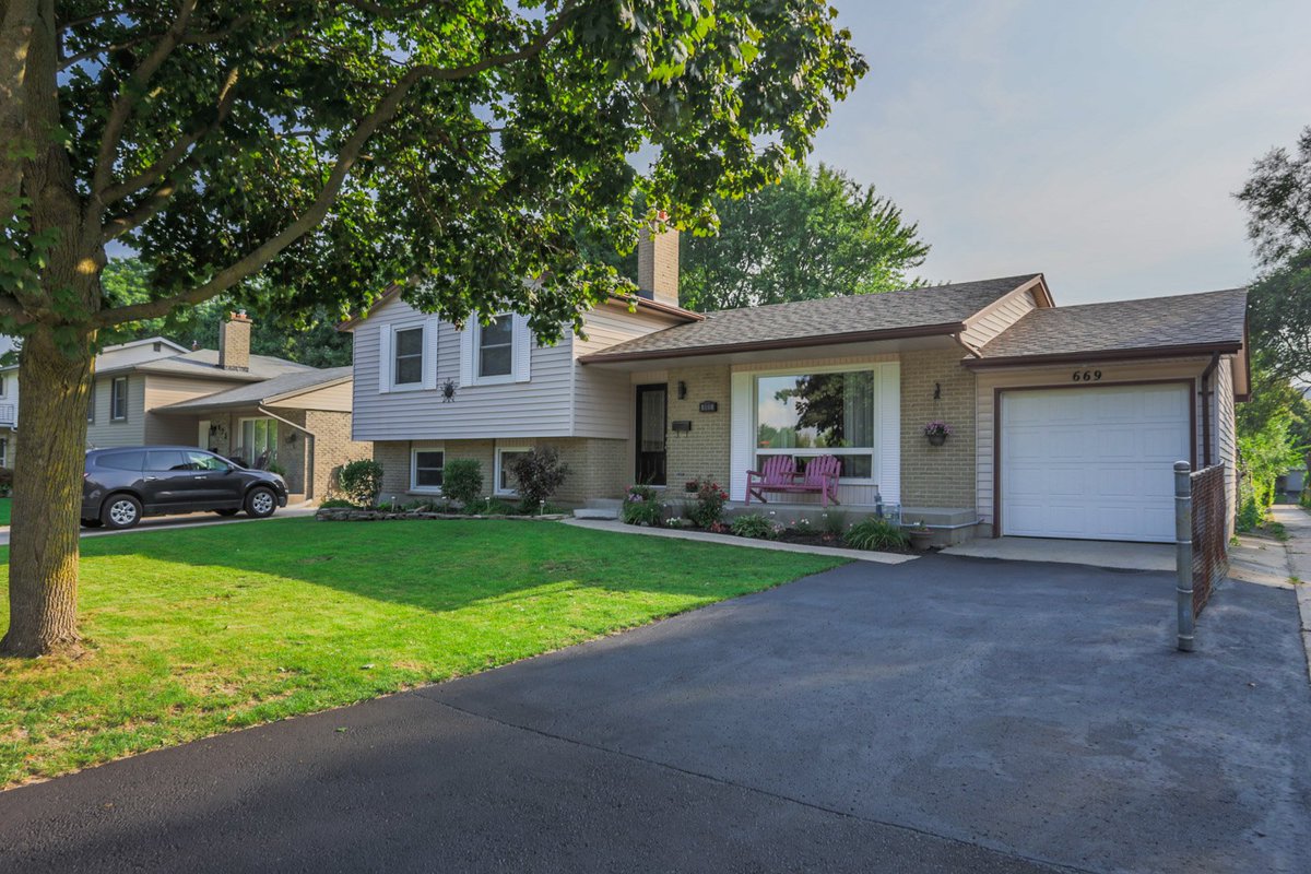 LdnOntHomes's tweet photo. 669 Steeplechase Dr, London Ontario - $289,900
https://t.co/txCKu6HbPF
Updated in Westmount!
#LdnOnt #RealEstate https://t.co/Gegss0ej2I