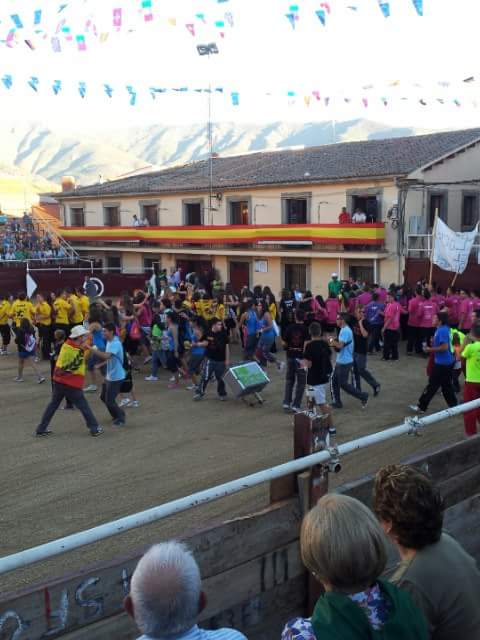 dariojuarezc's tweet photo. Decidme que os acostáis, cerráis los ojos y no pensáis en esto...

#FdB2016 https://t.co/aAiuPAOvzo