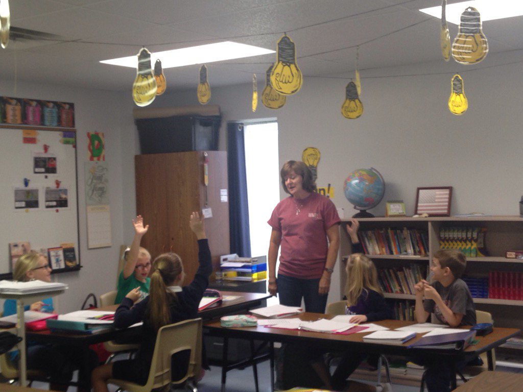 Foundation_Prep's tweet image. FPA students are eager to share their bright ideas with Mrs Dauer. #ELAclass #christianschools #naums