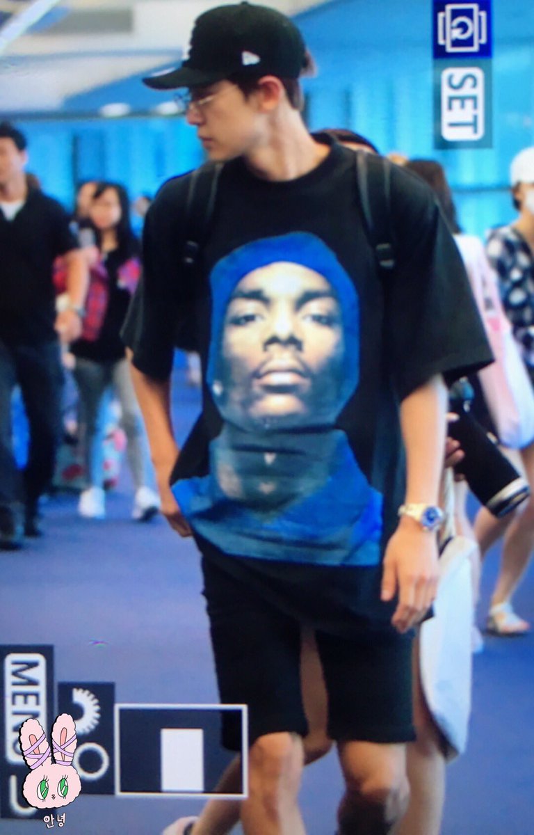 ˏˋ 𝙼 𝙰 𝚈 𝚄 ˎˊ バビもこれ着てたけど バビ のは背中に顔があってチャニョルのは前に顔があるけど前後のパターンあるの それともバビが逆に着てた 笑 Holupのとき目の前だったからバビ の顔じゃなくて襟元ずっと見て前後逆か見まくってたんだけど