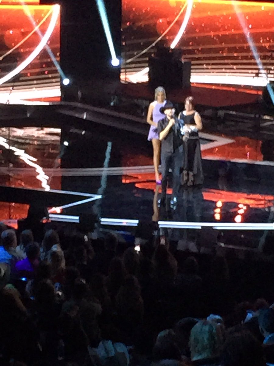 CCMAofficial's tweet photo. @BrettKissel is all smiles after winning the Fan's Choice Award. Congrats! #CCMAawards https://t.co/t0bUDlH2aB