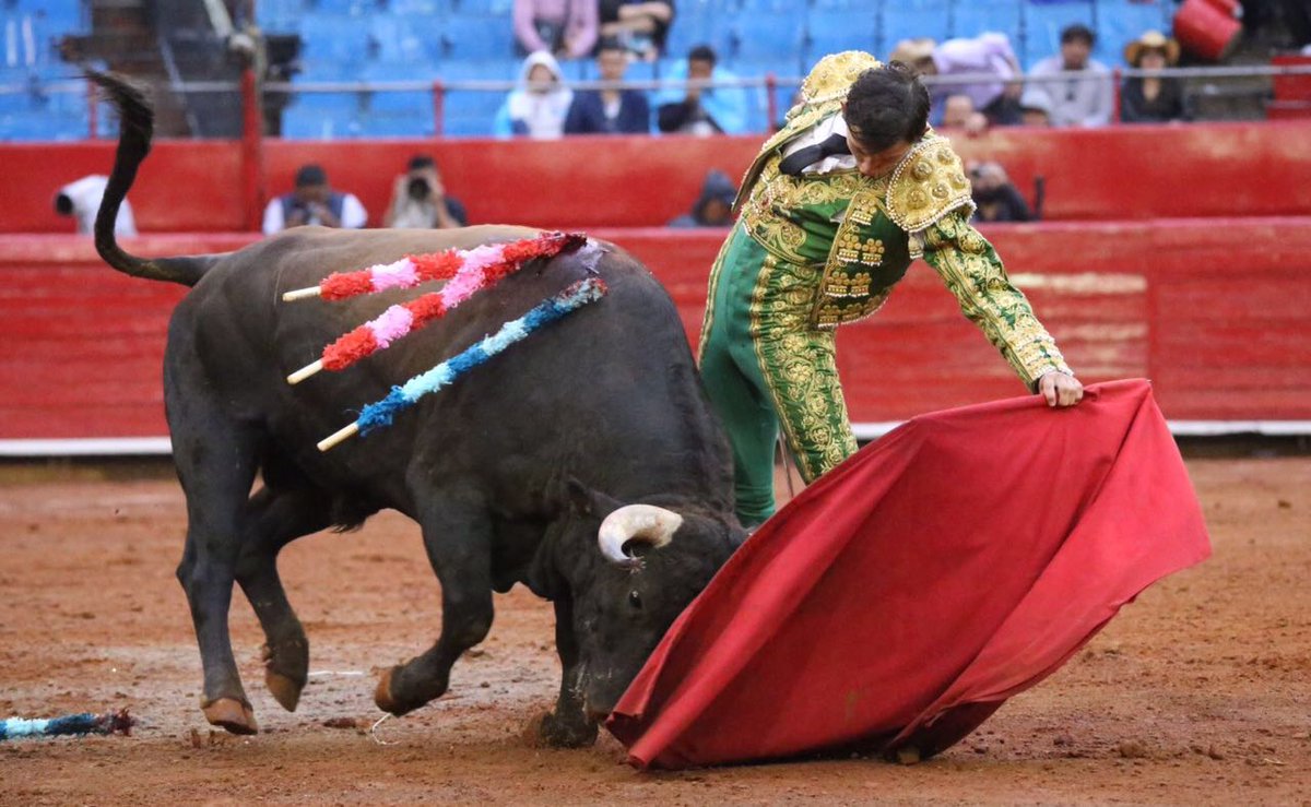 LaPlazaMexico's tweet photo. Ganador del primer duelo taurino, Miguel Aguilar. https://t.co/liqPtn77hA