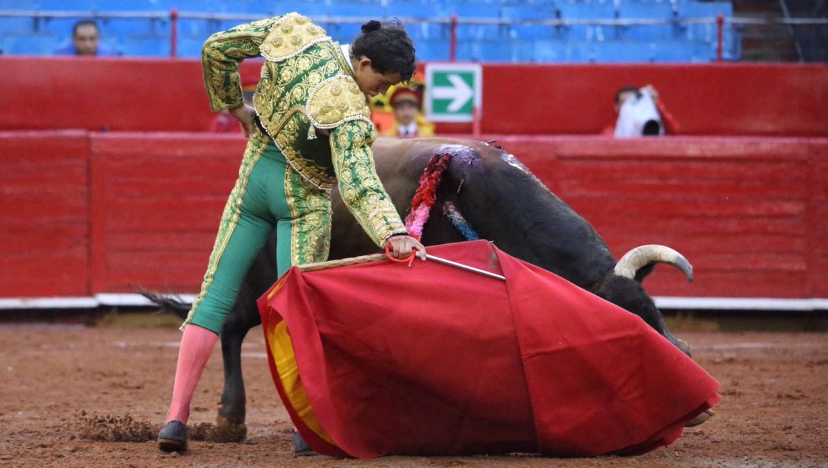 LaPlazaMexico's tweet photo. Ganador del primer duelo taurino, Miguel Aguilar. https://t.co/liqPtn77hA