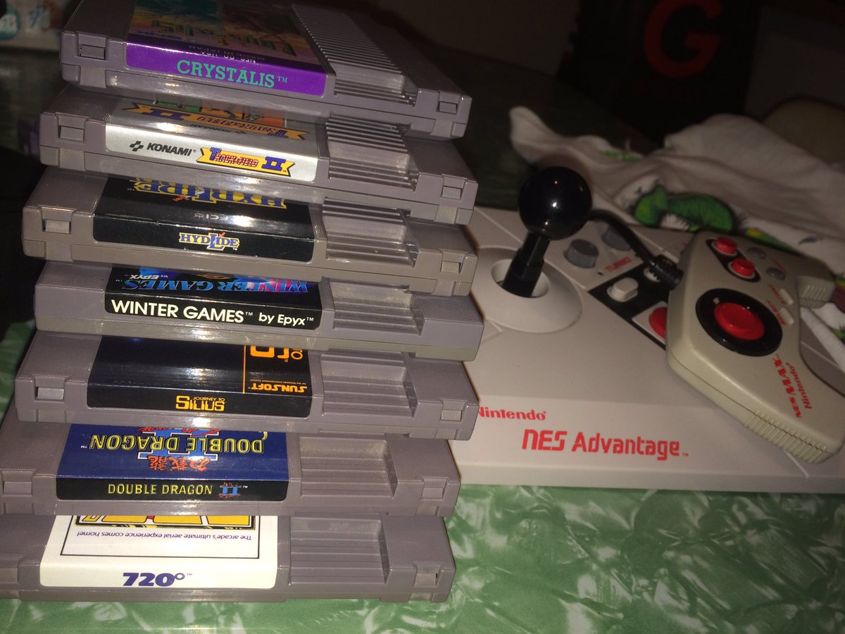 donebydiaz's tweet photo. Awesome thrift store find yesterday! #Nintendo #nes #vintagegaming https://t.co/tT0WZnrVw8