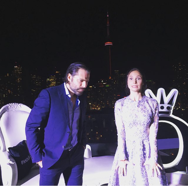 realtimrozon's tweet photo. Found my partner in crime π¨π» @DominiqueP_C @HelloCanada @WynonnaEarp #photopros https://t.co/Wc5AiJ7q6r