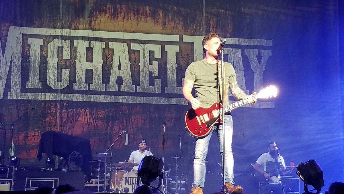 CodyHayesBand's tweet photo. Great intro to @Michaelraymusic tonight #greatmusic #newfan https://t.co/QyUv0v95ZY