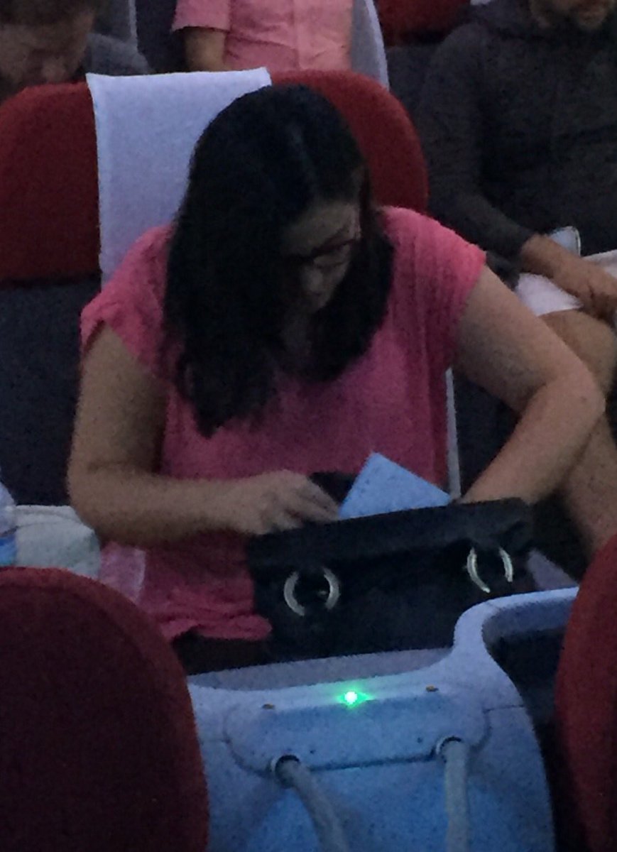 TRICICLODELPERU's tweet photo. Mientras Arana se atiende en clínica San Felipe y Vero viaja en 1ra Clase, tú haces cola en hospital y usas en combi https://t.co/UalTXLb5Wv