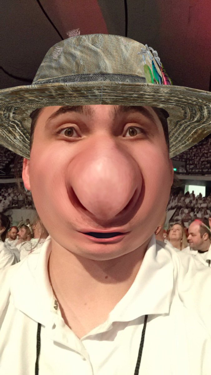 deckersguide's tweet photo. When they play Thunderstruck at #GMEConference #GmeTakeover https://t.co/WTl4Pl0JmU
