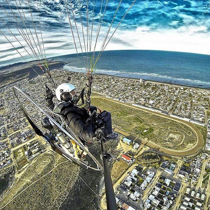 Fotografía de Rada Tilly desde el aire en vuelo con Paramotor, publicada por Parapente Rada Tilly-Caleta-Comodoro