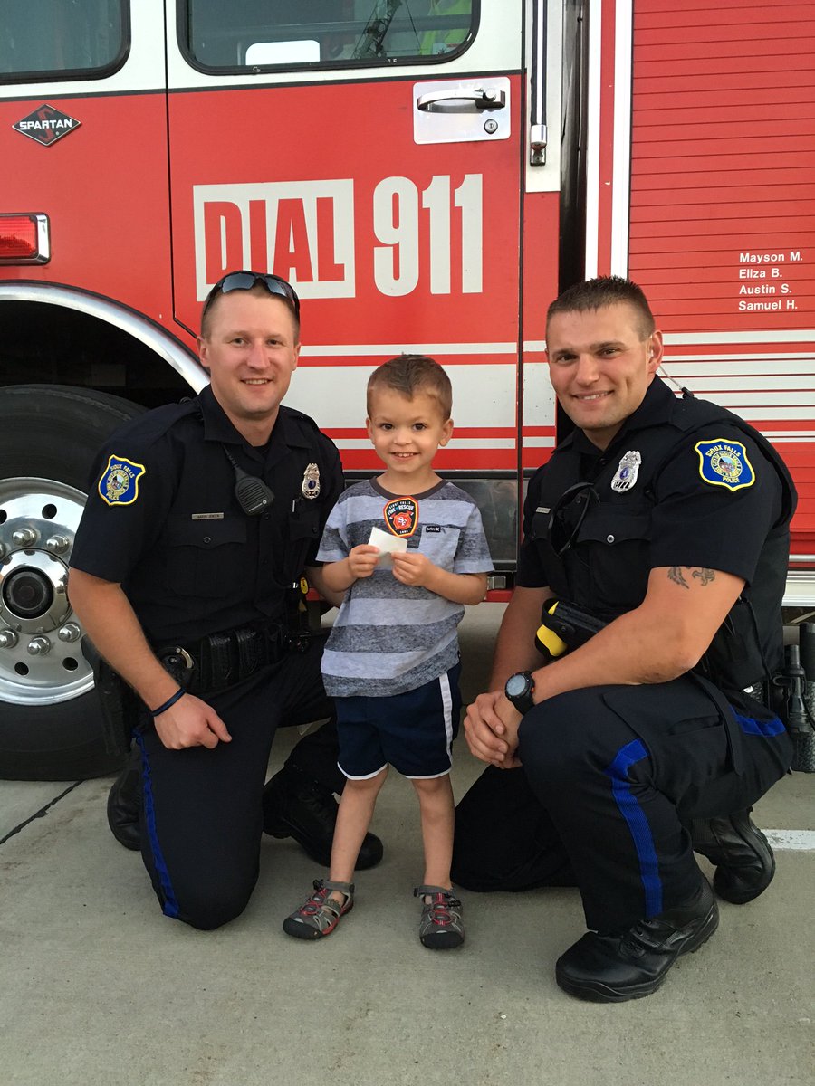 siouxfallspd's tweet photo. Thanks @griff_camp for showing your support for @SiouxFallsFire and the SFPD today at SFFR's #9/11 ceremony /802 https://t.co/LcngP79xTn