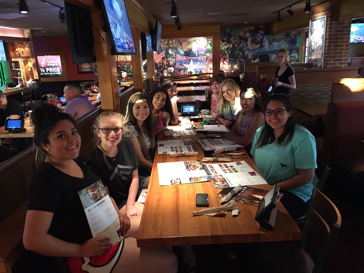 atccosmo2018's tweet photo. cosmo meeting at Applebee's! https://t.co/zdMRDT3nzJ