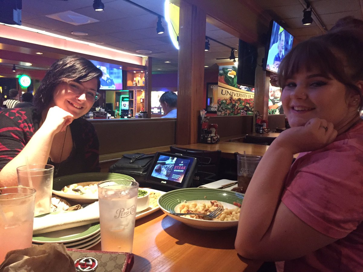 atccosmo2018's tweet photo. cosmo meeting at Applebee's! https://t.co/zdMRDT3nzJ