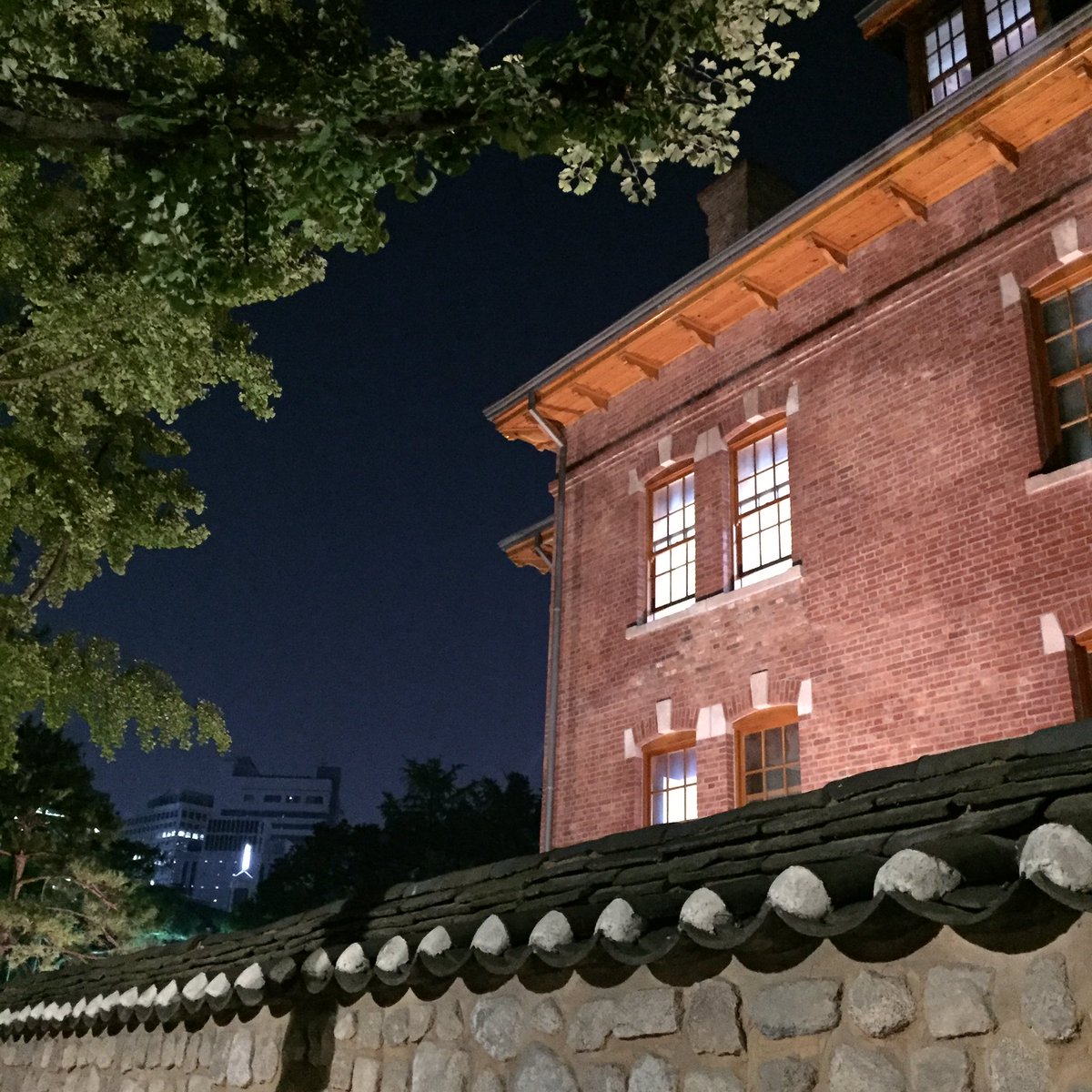 aleainch's tweet photo. 밤 공기가 좋은 요즘
많이 걸으면 좋아요🏃🏻

#seoul https://t.co/NlxEB8R4ST