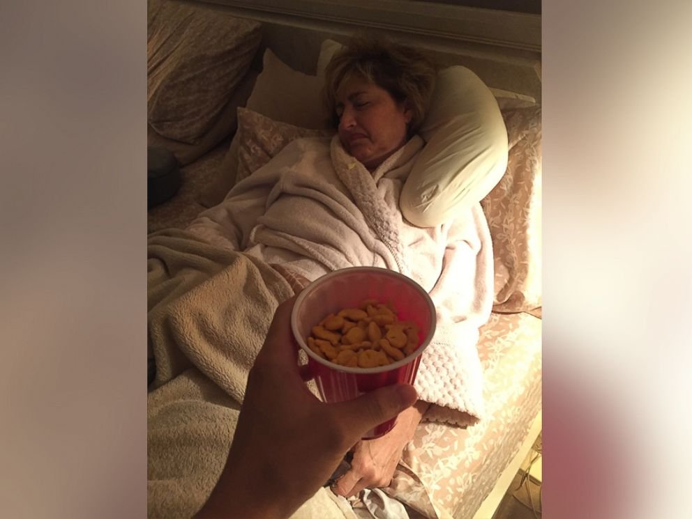 Son posts hilarious photos of mom who often falls asleep after asking for bedtime snack: abcn.ws/2ckecRh