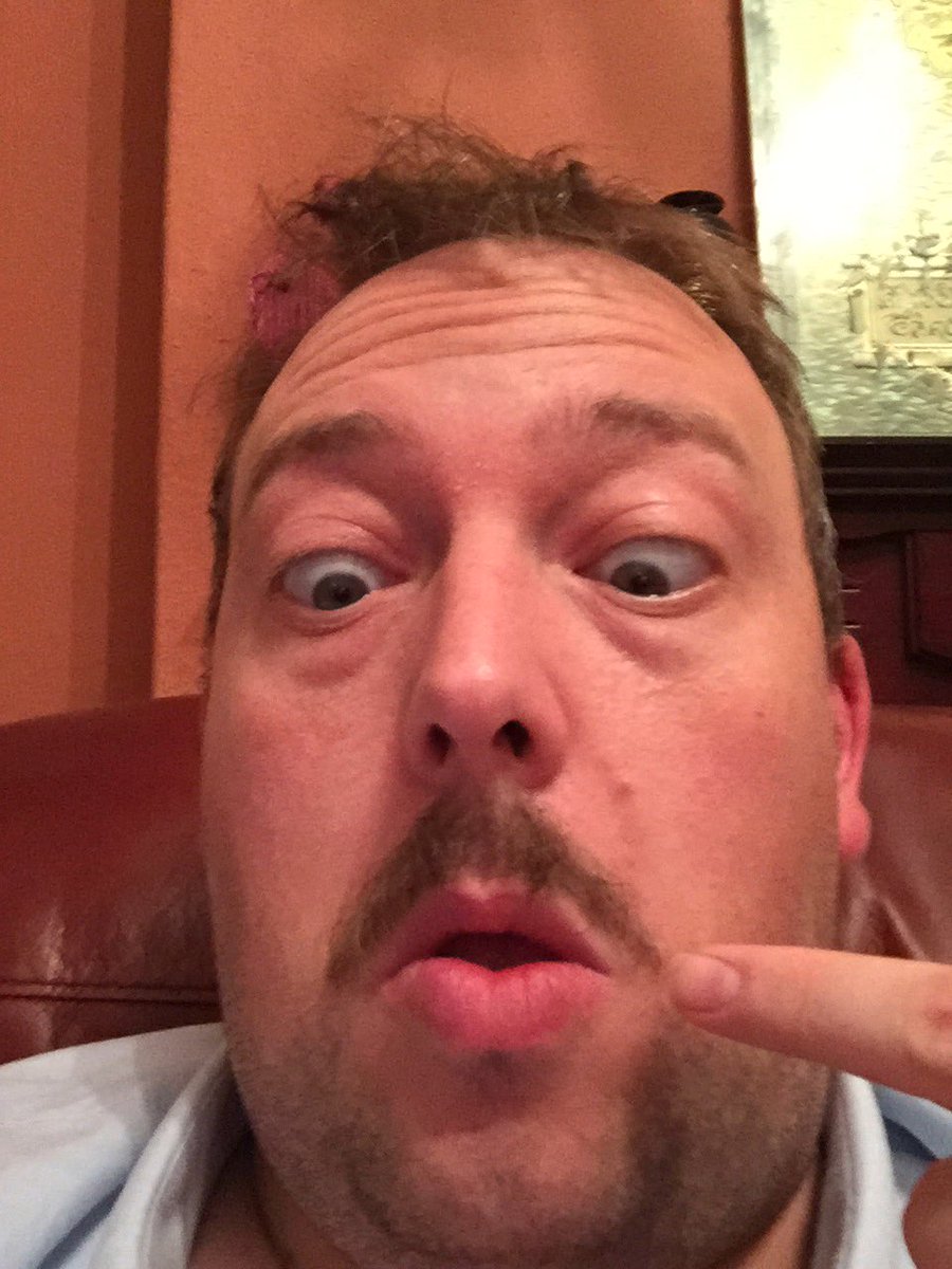 pinkclick69's tweet photo. @seanmooremanic hi Sean  my gf @riot_star is a massive manics fan we have been to loads of gigs here is my tash lol https://t.co/l11tYi8zGv