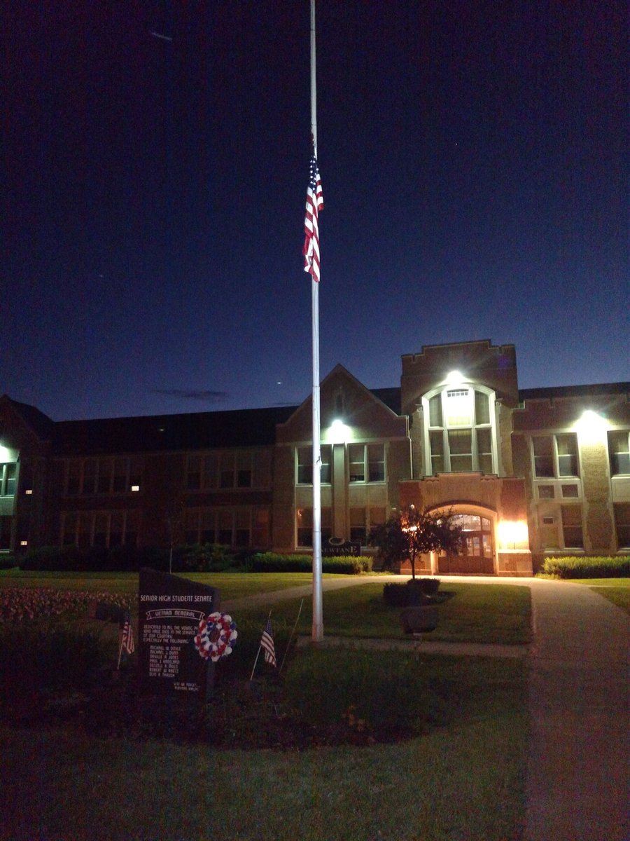 1htmammaWorth's tweet photo. #NeverForget15years #newfanemiddle #thatshowweroll https://t.co/Ds2tsSXByv
