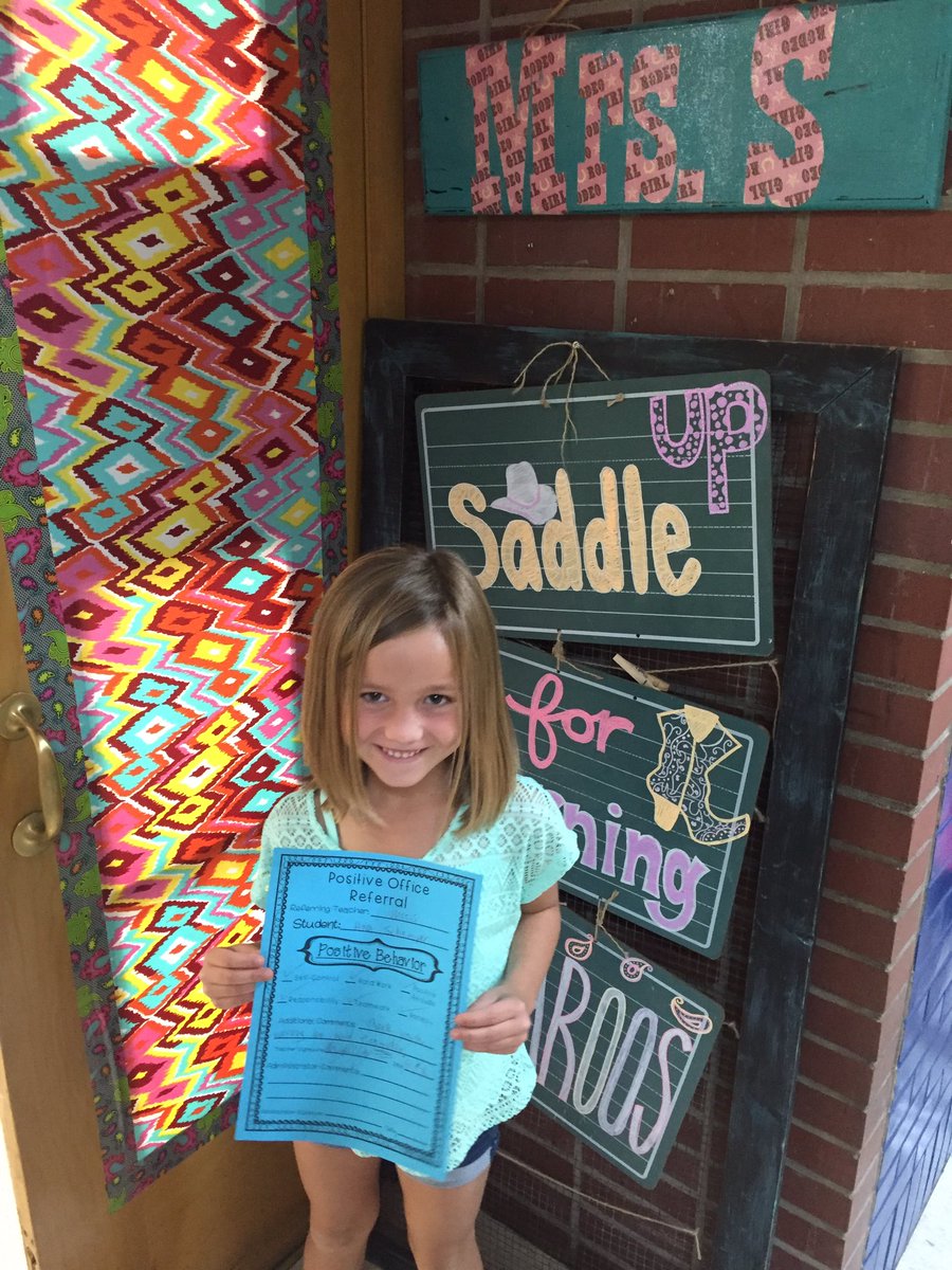 mrsschilowsky's tweet photo. Got sent to the office.... For positive behavior! #positivevibes #hardworkers #firstgrade #pes https://t.co/4yGjS9VL8S