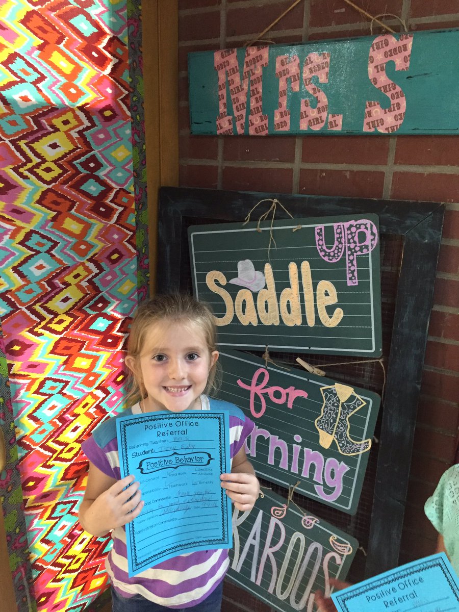 mrsschilowsky's tweet photo. Got sent to the office.... For positive behavior! #positivevibes #hardworkers #firstgrade #pes https://t.co/4yGjS9VL8S