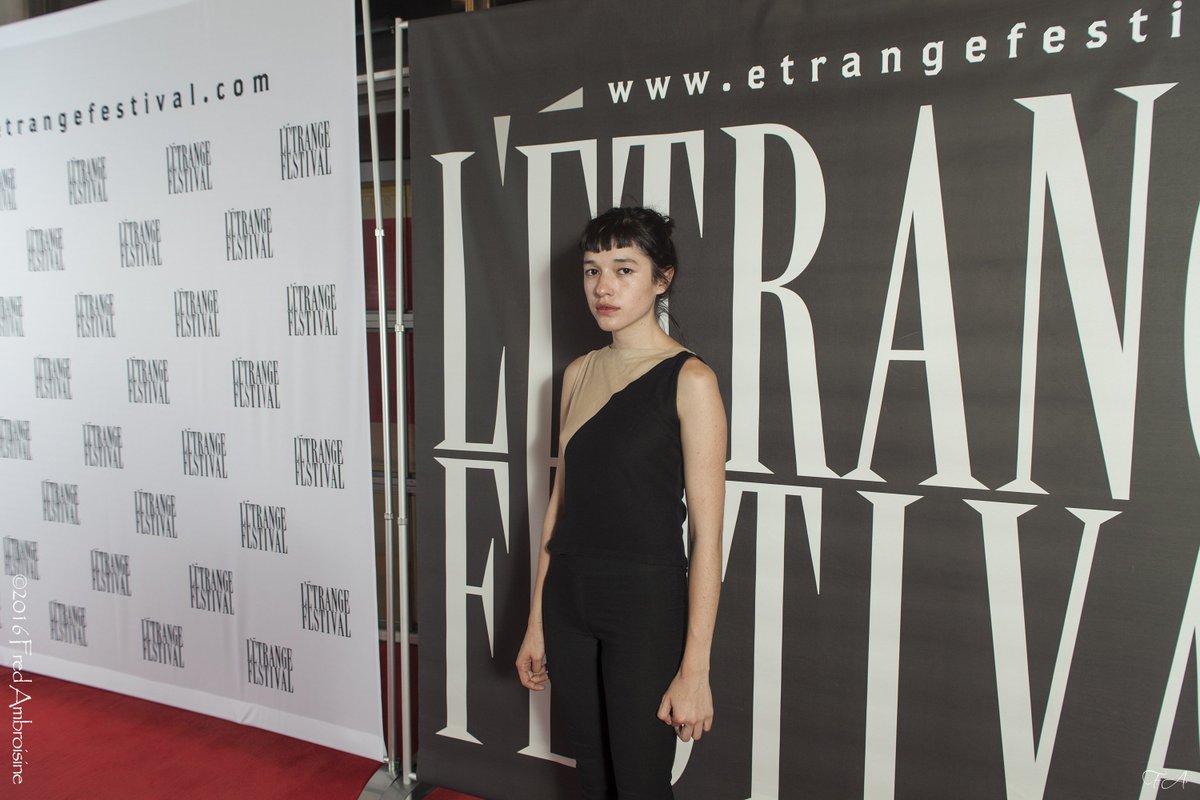 etrangefestival's tweet photo. #SimoneBucio une des deux actrices principales de #LaRegiónSalvaje #Photocall #EtrangeFestival 2016 #EtrangeGuests https://t.co/fyxp7XxzT6