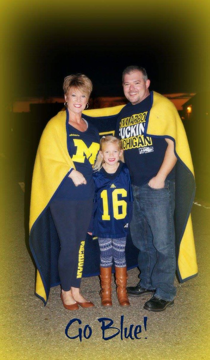 WineDivaT's tweet photo. #GoBlue #Welovethewolverines #biggestfans https://t.co/jIkYdwfRuI