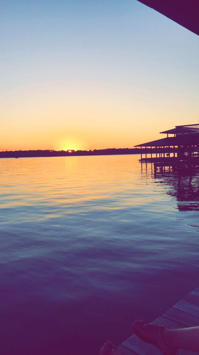 Since9Duece's tweet photo. Can we just appreciate my pics I took today of the sunset https://t.co/mKfY81G5FJ