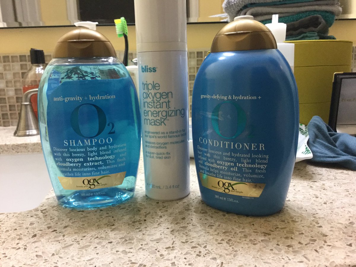 strangeisotopes's tweet photo. My science beauty kit is almost complete. I just need some #anticlumping mascara. #not kidding https://t.co/MjHTW7p7Gr