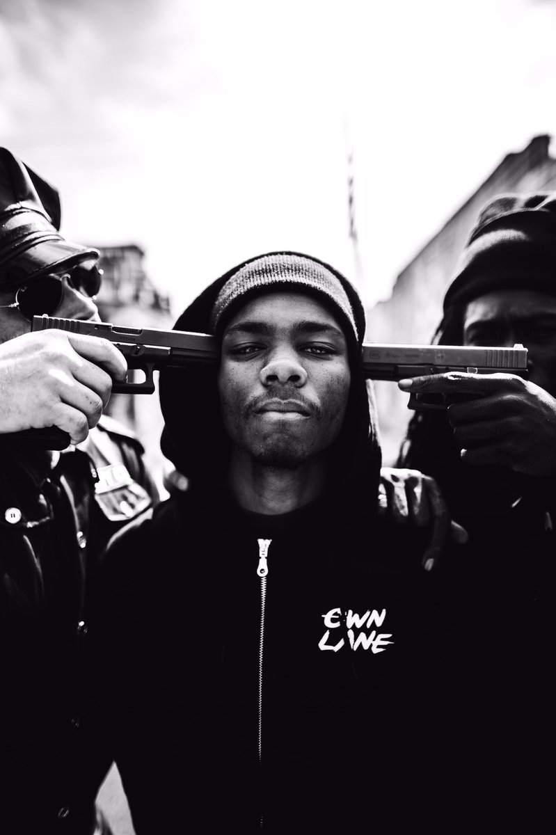 ProjectPoppa65's tweet photo. Police on blacks 👮🏼❗️&amp; blacks on blacks 💂🏽💂🏽 #WarOutside tape coming soon 🗣❗️🙇🏽💭 after child's play stay tuned 🙏🏽 https://t.co/TBFDzfxCDk