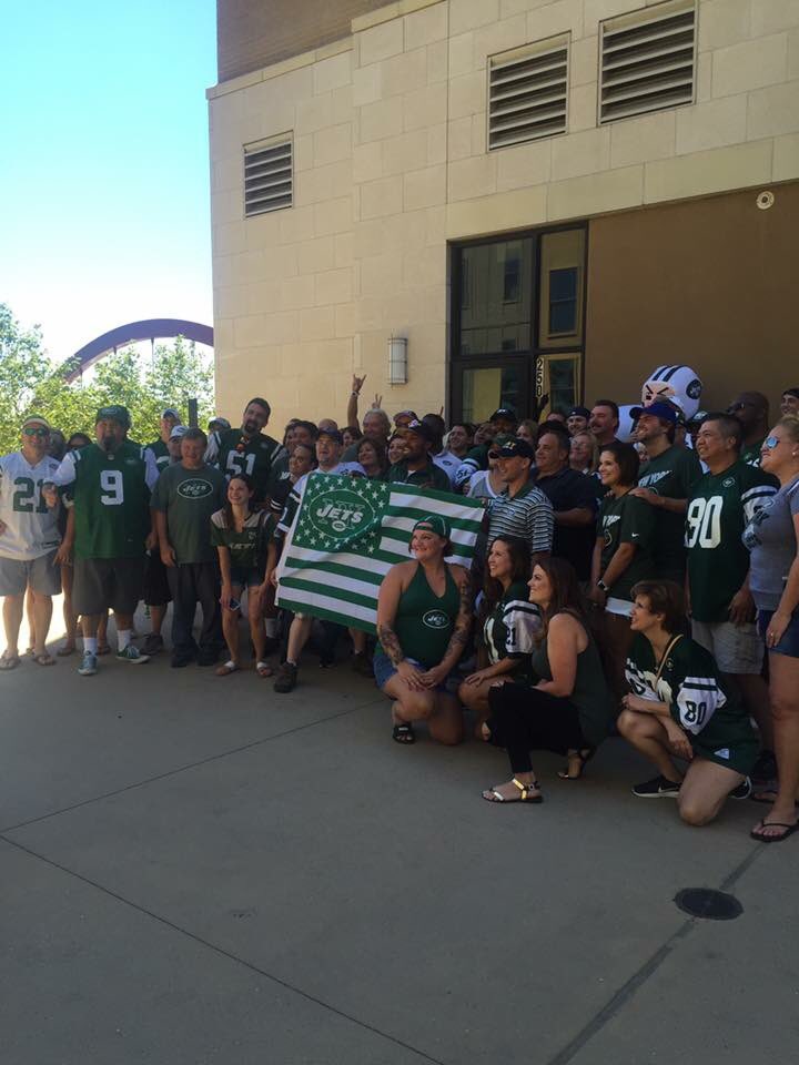 TheRealChrisG73's tweet photo. What I do in my down time! I lead a crazy bunch of Jets fans here in Dallas, TX. #GangGreenDFW https://t.co/cwbl2KHvrL