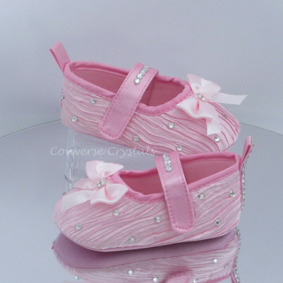 ConverseCrysta2's tweet image. Baby Girls Pink Satin Pram / Crib Pre Walker Ballet Style Shoes Sizes 3-6m… tuppu.net/6366c3d8 #Etsy #PramShoes