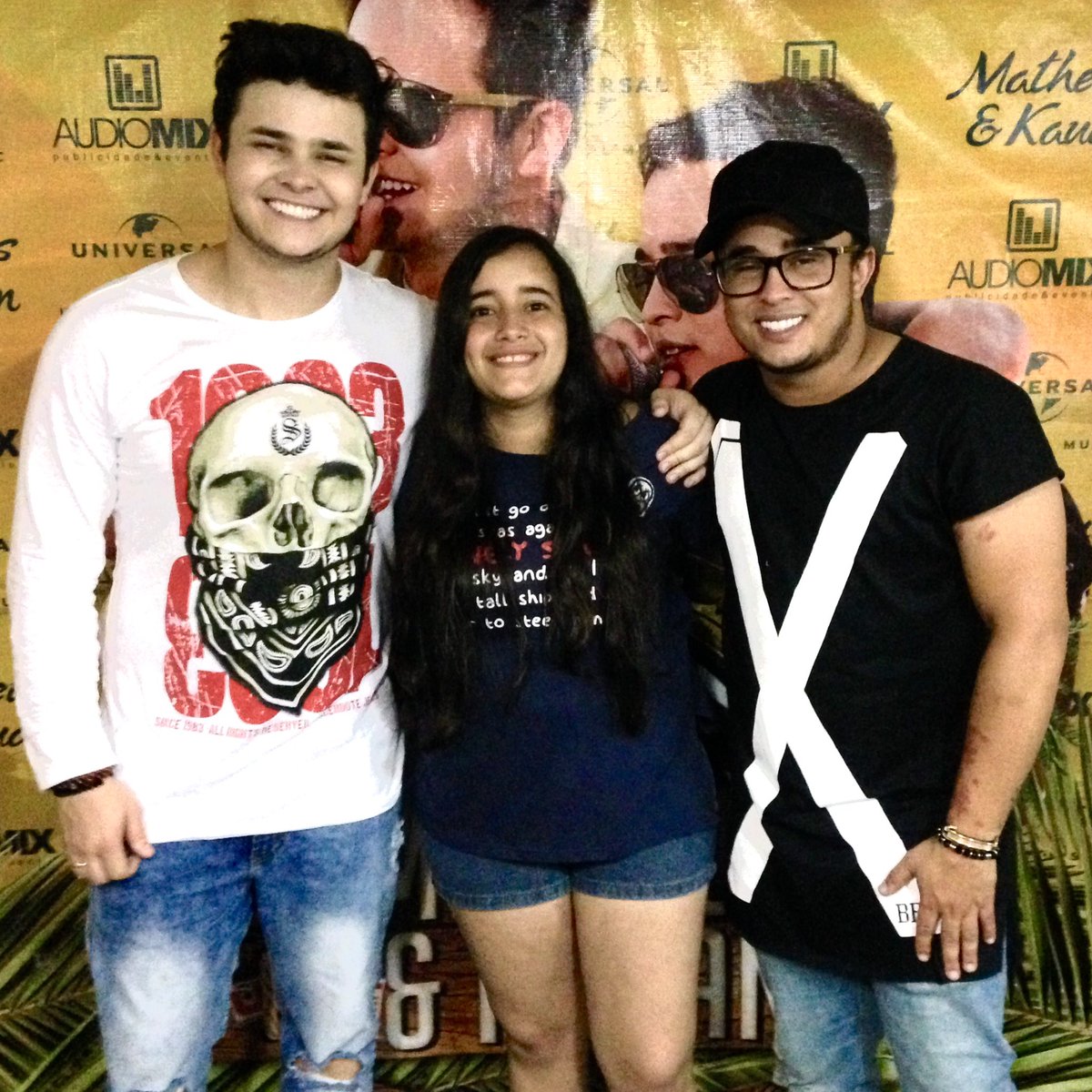 reismek's tweet photo. A vida é bem mais feliz quando se está ao redor de quem você ama. ❤️ @matheusekauan https://t.co/v959eYM74L