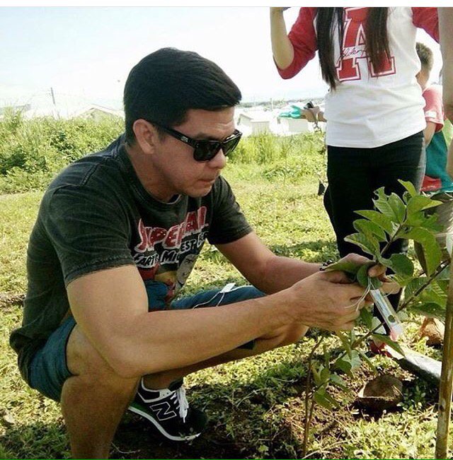 R_FAULKERSoN's tweet photo. Aldenatics Laguna Tree Planting. Para sa future! 👶👧🏼 https://t.co/Ns5jaSCcLH