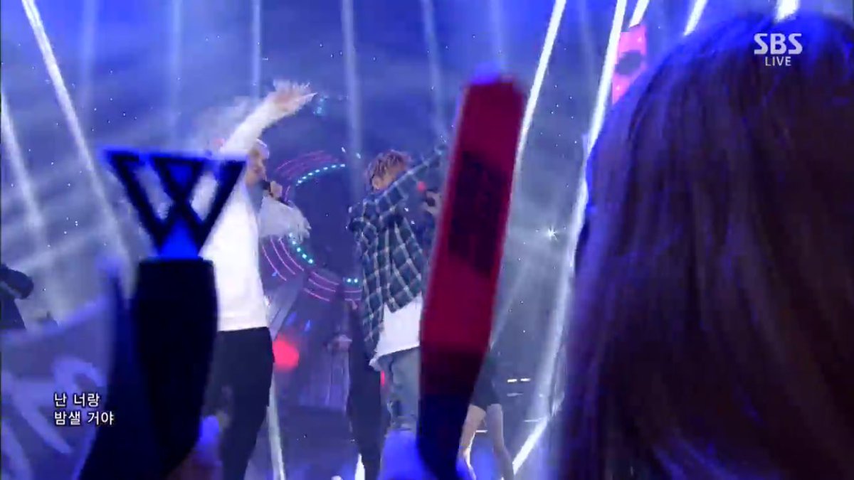 geobukiie's tweet photo. Winner light stick and Konbat at MOBB's performance, this is what I live to see❤️ #Winkon https://t.co/E6RPcXG624