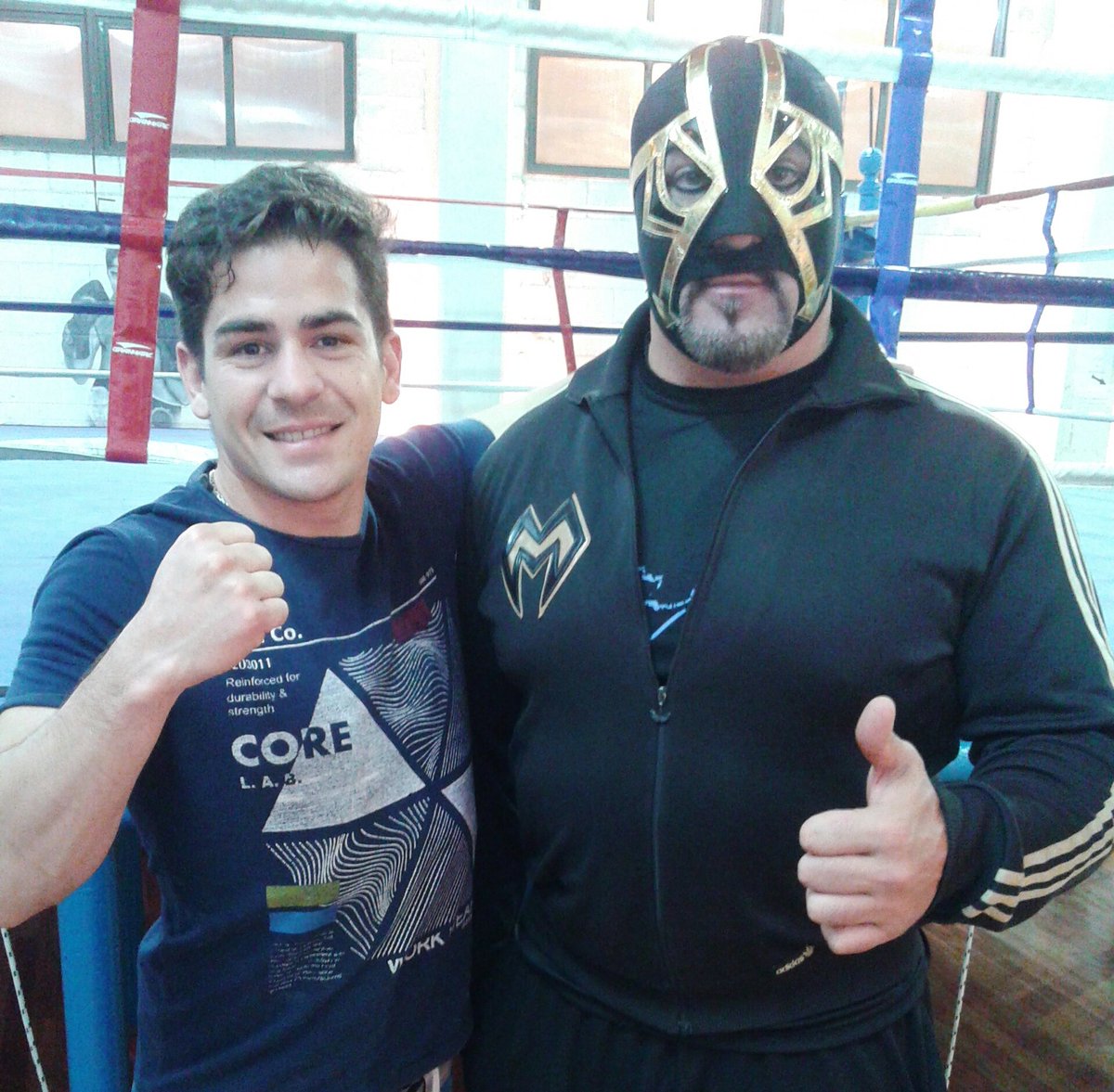 uchi_garcia's tweet photo. Con la maza!! Que genio!!! https://t.co/anyFbBjnFc