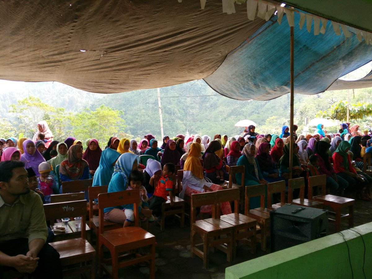 SIPBanjarnegara's tweet photo. Acara dimulai dengan pengajian akbar yg diisi oleh kak agus triawan ulama dari merden,.... #ceritaSIP https://t.co/tzvvoeeDzH