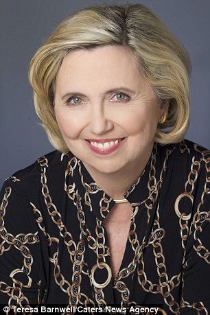 WallsOfPopeLeo's tweet photo. #Hillary's body double is this woman.
#HillarysEarPiece #HillaryShoe #HillaryIsDying https://t.co/L3lXPv6e4c