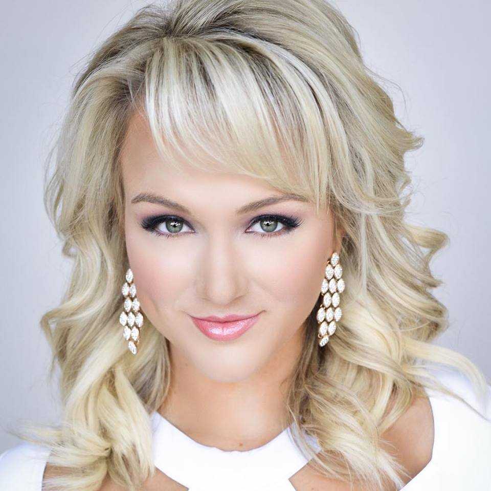PageantsNEWS's tweet photo. Miss America 2017 is Miss Arkansas, Savvy Shields !! https://t.co/w2WsuiEN07