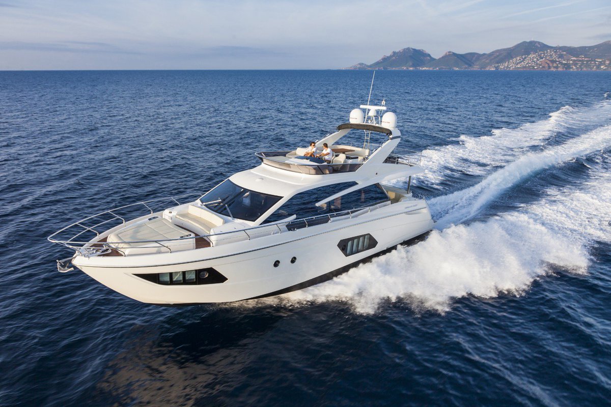 AbsoluteYachtHK's tweet photo. “ABSOLUTE GLOBAL PROJECT“ - #Absolute60FLY. Lively moments, cocktails &really banquets. #AbsoluteYachts #luxury #fun https://t.co/VEJSiXk2jS