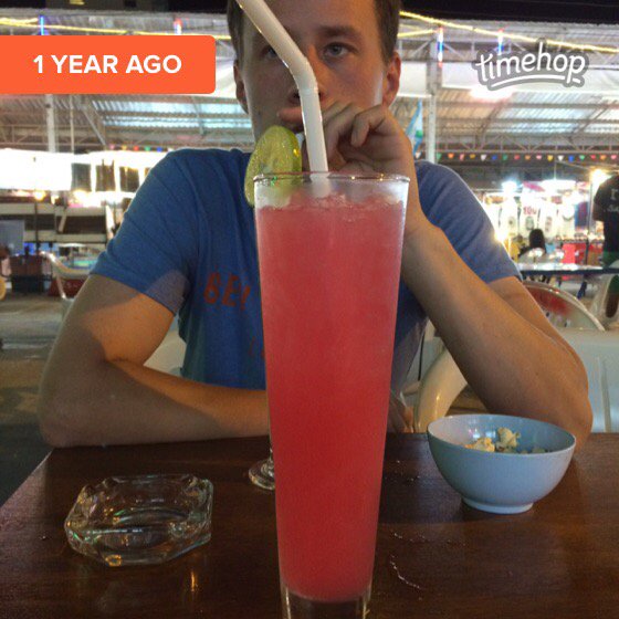 ElenWms's tweet photo. @RhidianGlyn The night before the hangover from hell - Thai Cocktails!! #memoryloss https://t.co/CBdqUk9kJb