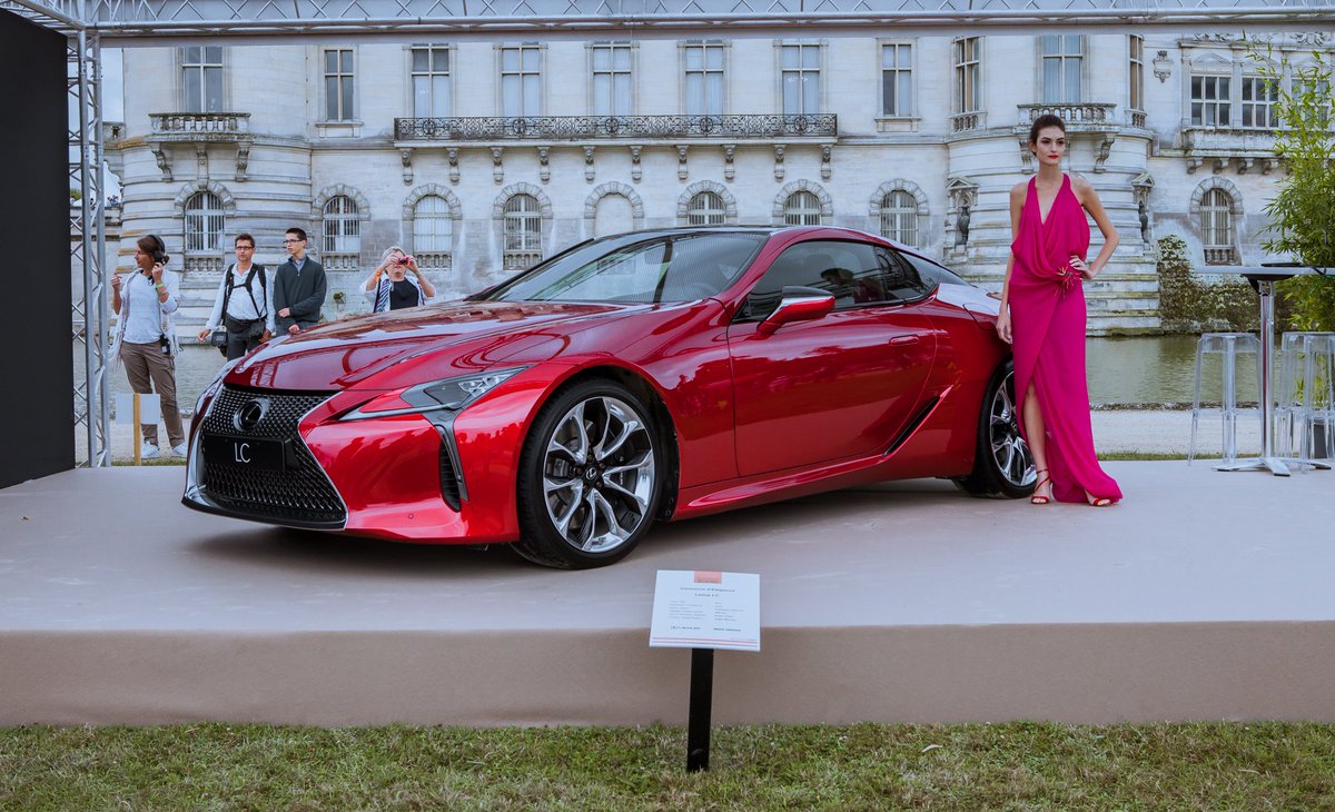 Lexus_EU's tweet photo. #Lexus collaborates with Jørgen Simonsen @ Chantilly Concours d'Elegance #LCOnTour https://t.co/QQfmDi3ZVg https://t.co/o4zZUjUt4h