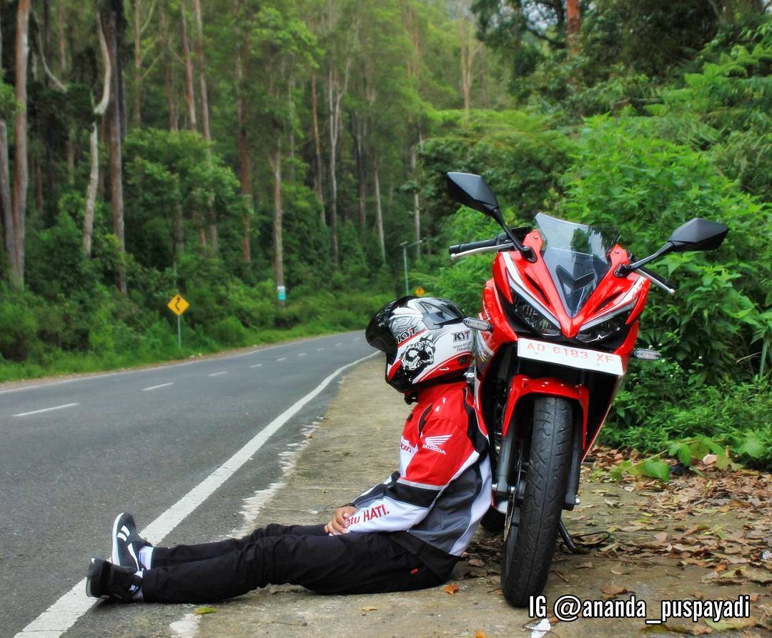 Disaat gak ada bahu untuk bersandar, bikers pasti tau cara lain untuk bersandar dimana. Ya ga Brosis?