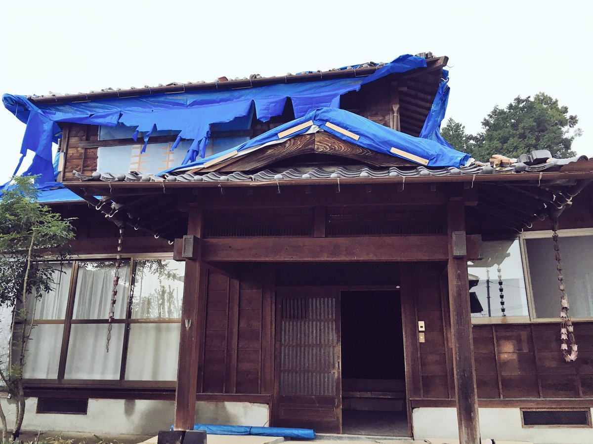 サトコ 震度7にも耐えた日本家屋 古民家は古くから木造軸組みの石場建て足固め構法によって建てられきたそうです 在来工法は 耐震 伝統工法は 制震 を旨とするそうです 現行の基準法では震度6強で倒壊すると考えられてるそうですね