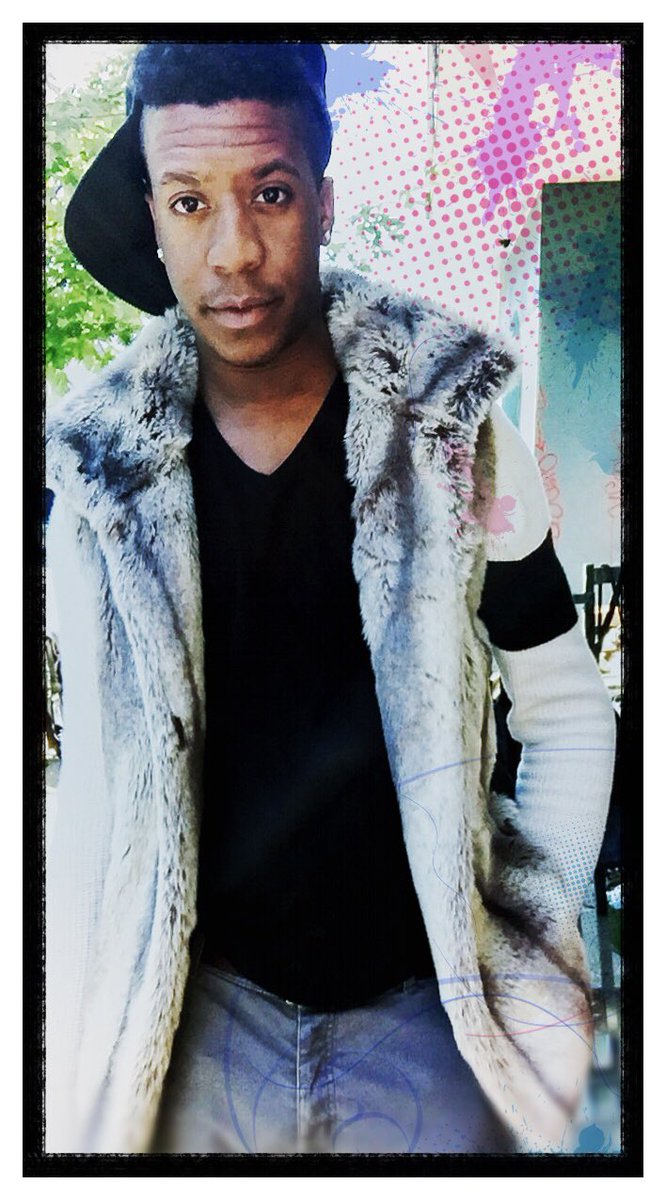 carlarans_'s tweet photo. #newlook #outfit #garagesale #capitolhill #hey #music #performance #releaseparty #musicvideo #rofd https://t.co/3G6k8aUADd