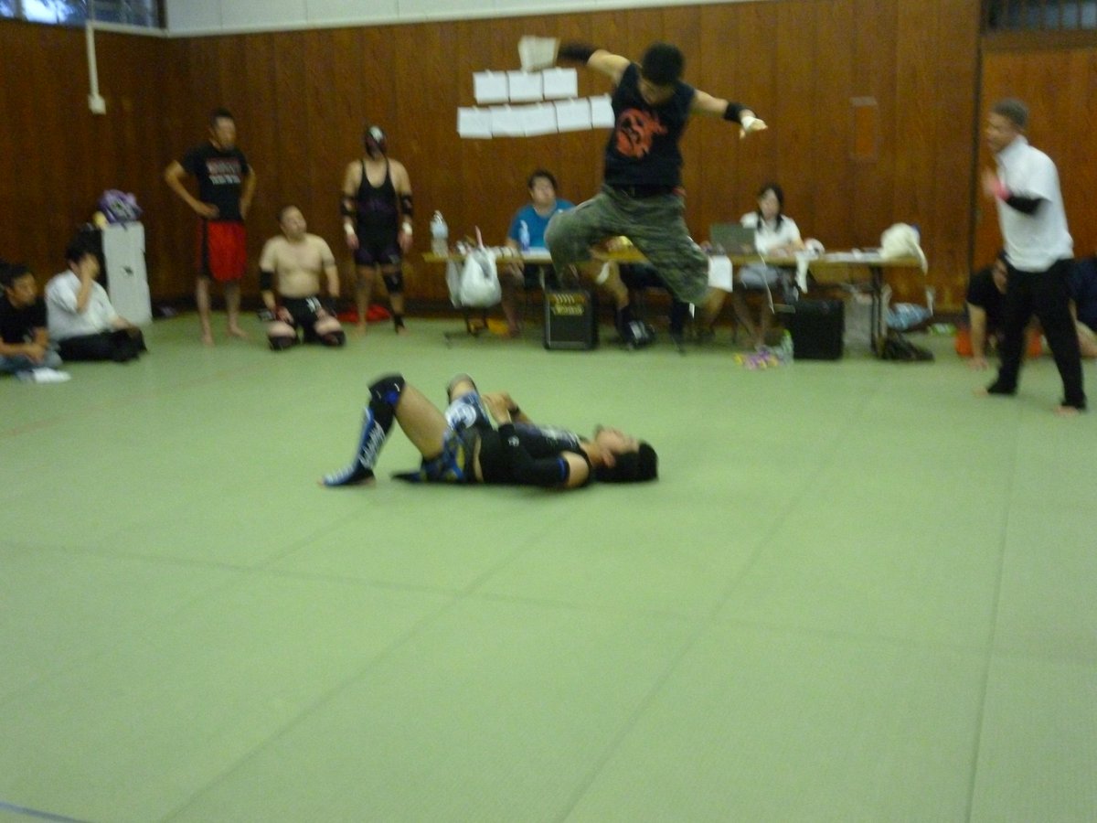 gnbmdr8182's tweet photo. SINDICATE vs RAW若手連合軍

higuchi vs リヴァーサル沢

#raw42 https://t.co/1EuONQaa7O