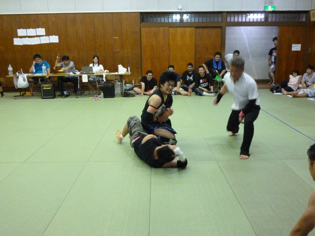gnbmdr8182's tweet photo. SINDICATE vs RAW若手連合軍

higuchi vs リヴァーサル沢

#raw42 https://t.co/1EuONQaa7O