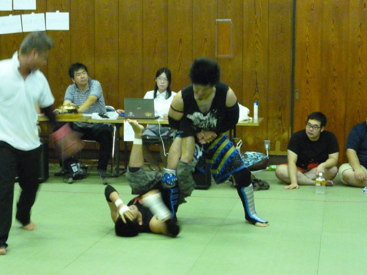 gnbmdr8182's tweet photo. SINDICATE vs RAW若手連合軍

higuchi vs リヴァーサル沢

#raw42 https://t.co/47jWLiTpUq