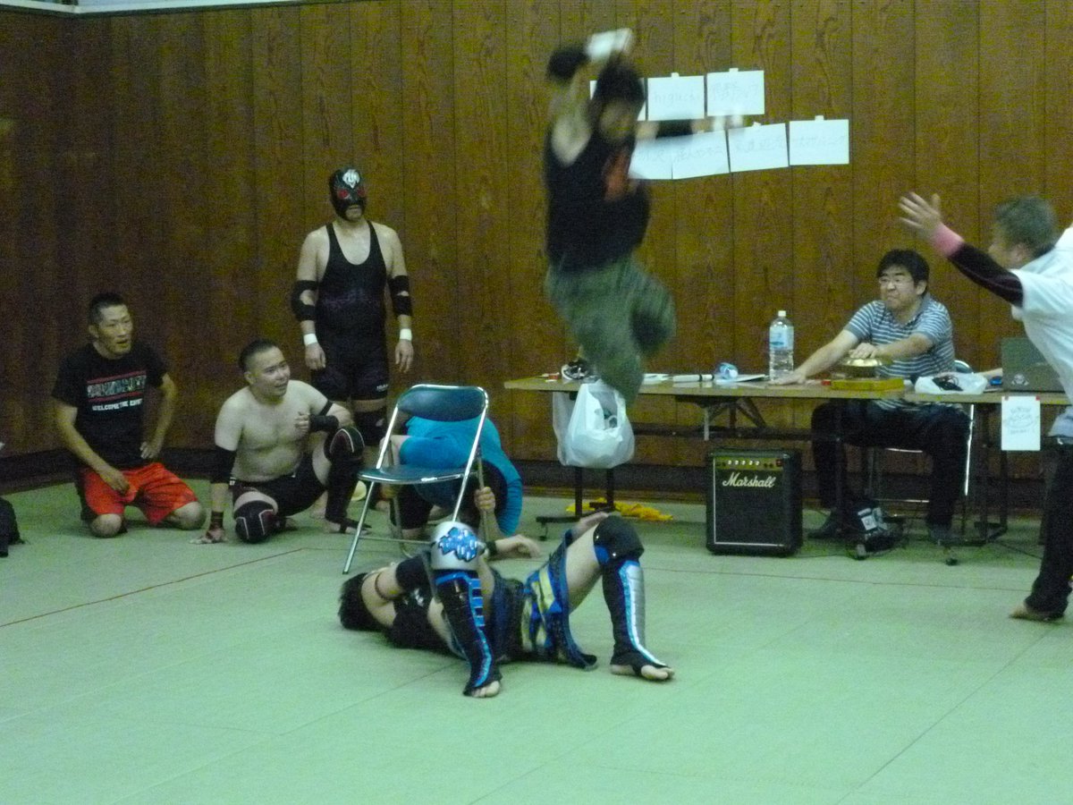 gnbmdr8182's tweet photo. SINDICATE vs RAW若手連合軍

higuchi vs リヴァーサル沢

#raw42 https://t.co/47jWLiTpUq