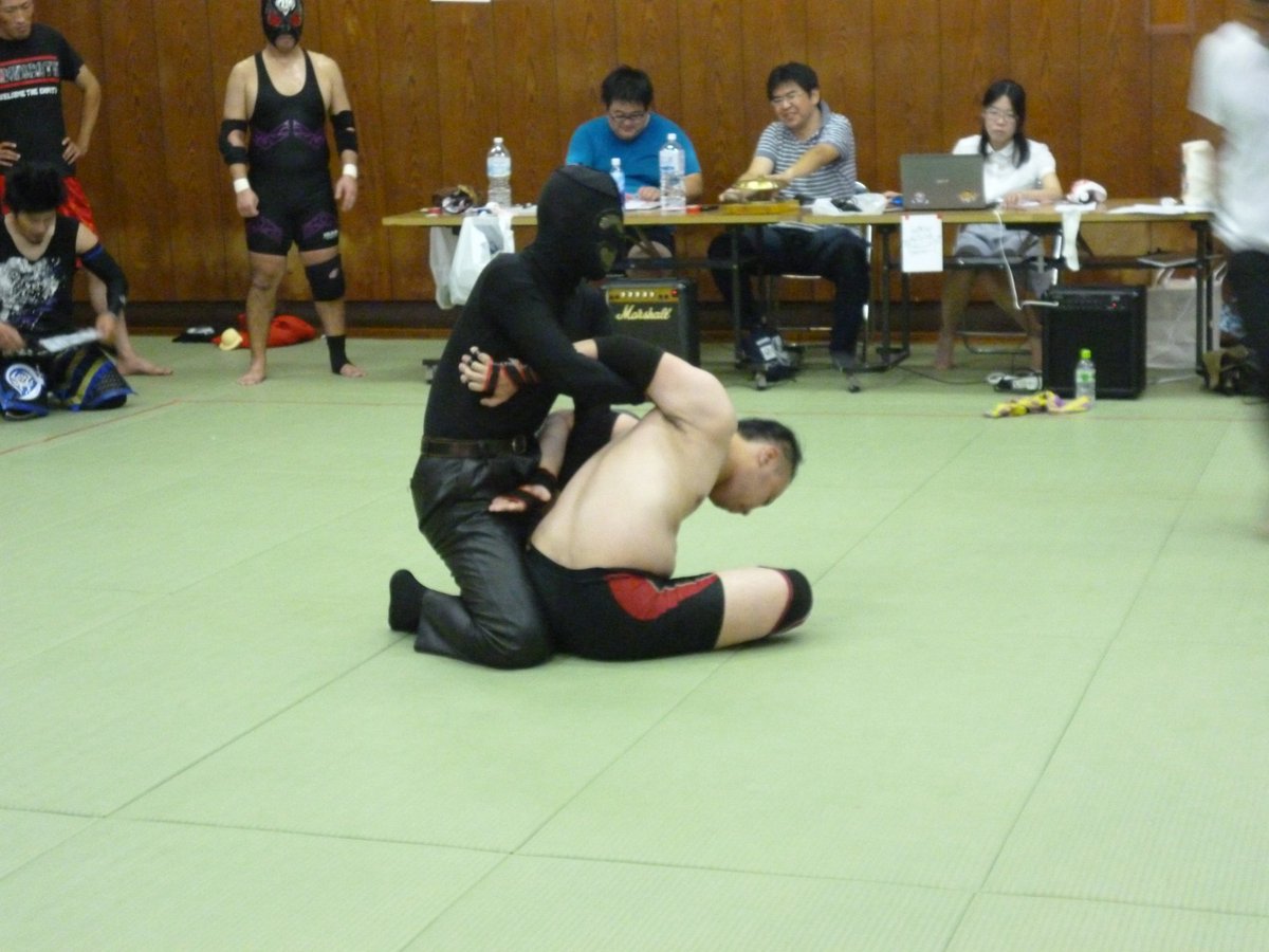gnbmdr8182's tweet photo. SINDICATE vs RAW若手連合軍

鴉野ショウ vs 怪人ヤンマーニ

#raw42 https://t.co/aiPJOYsiek